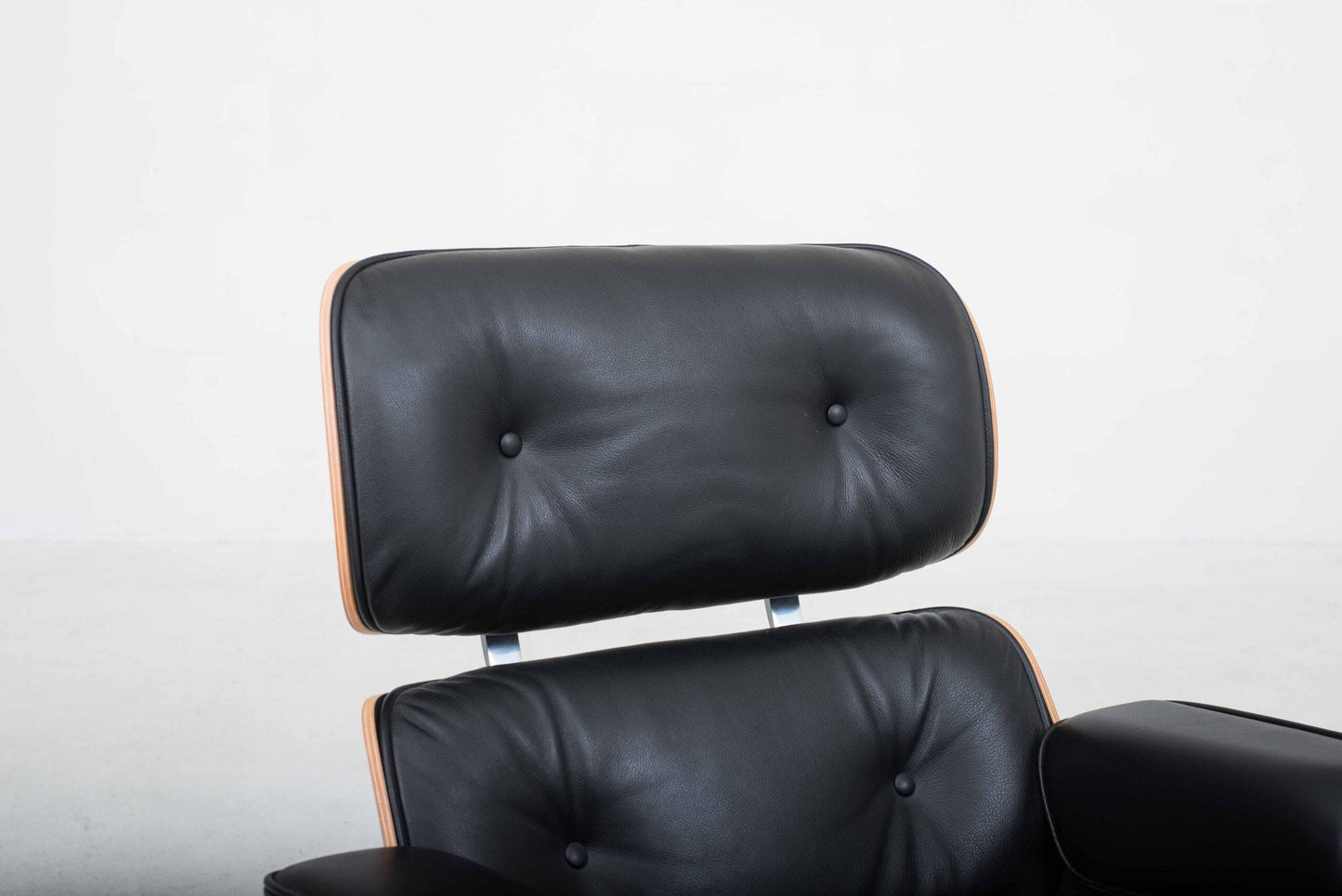 Vitra 670 Lounge Chair et Ottoman de Charles et Ray Eames, masse classique et palissandre