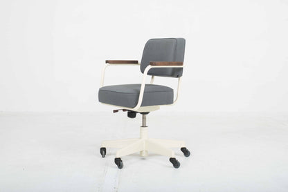 Chaise de bureau Vitra "Fauteuil Direction Pivotant" de Jean Prouvé, G-Star Raw Edition fin Vintage