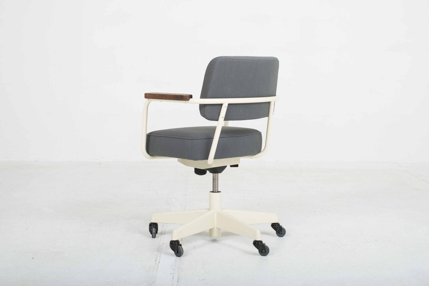 Vitra office chair "Fauteuil Direction Pivotant" by Jean Prouvé, G-Star Raw Edition at the end Vintage