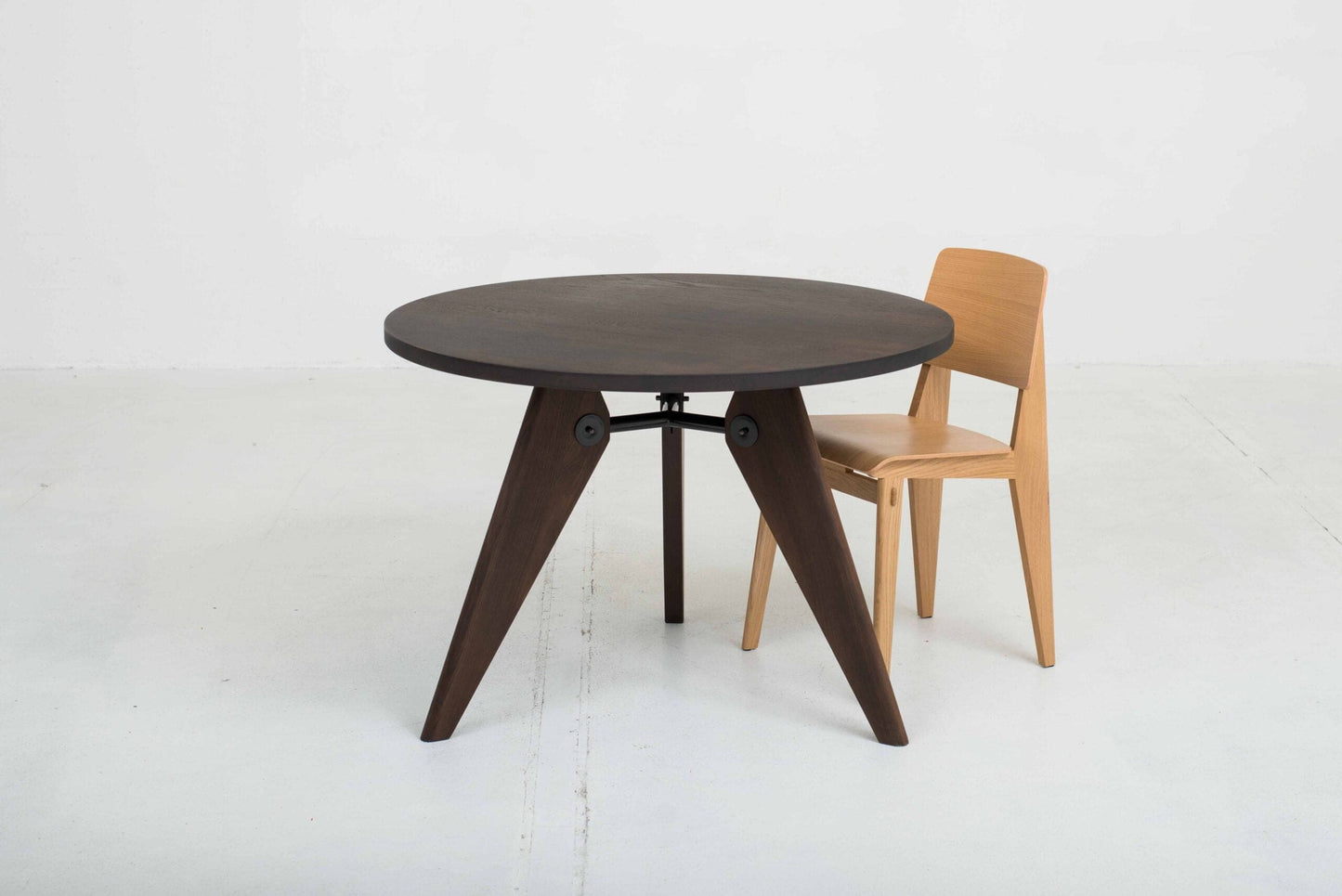 Vitra Guéridon Tisch von Jean Prouvé in geräucherter Eiche, 105cm