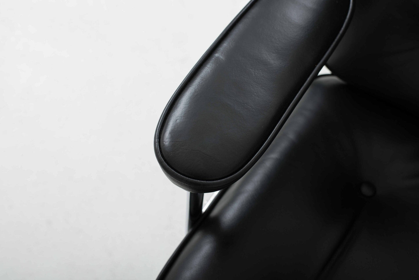 Vitra Lobby Chair ES 104 by Charles and Ray Eames Vintage