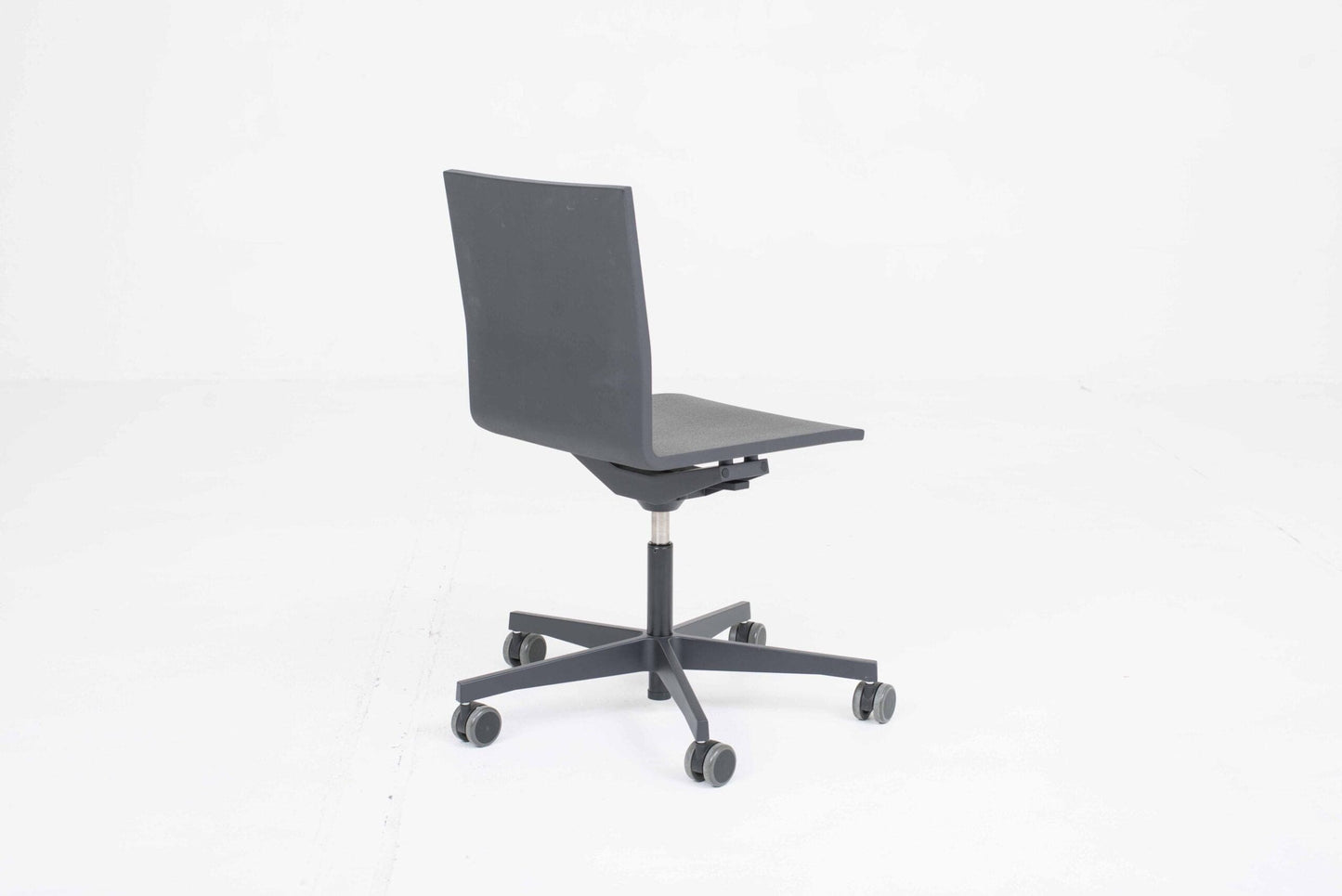 Vitra .04 office chair by Maarten Van Severen in Black Vintage