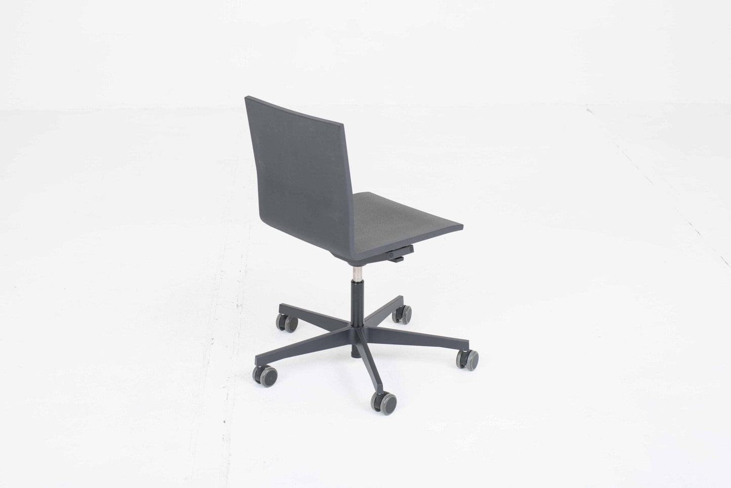 Chaise de bureau Vitra .04 de Maarten Van Severen en noir vintage