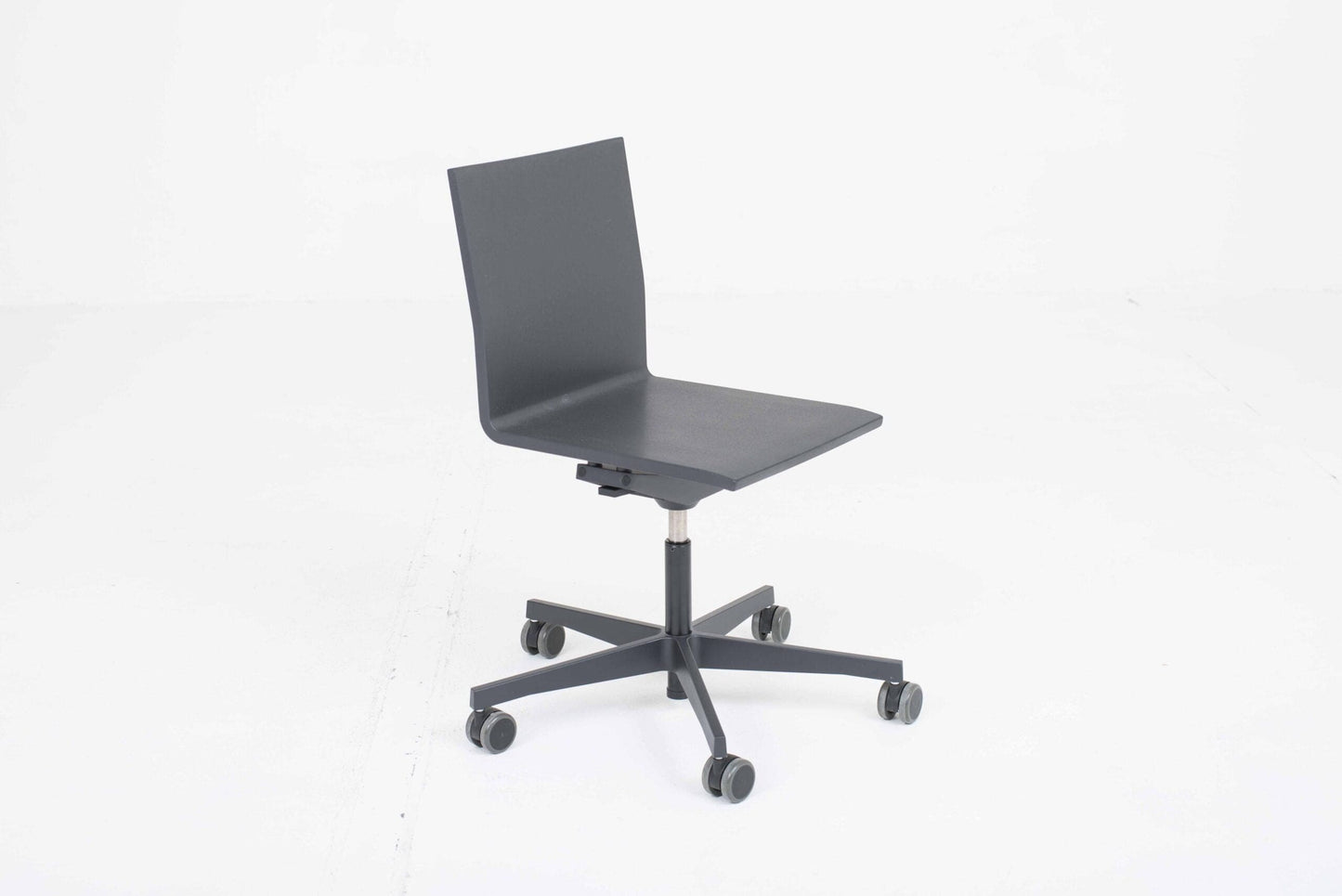 Vitra .04 office chair by Maarten Van Severen in Black Vintage