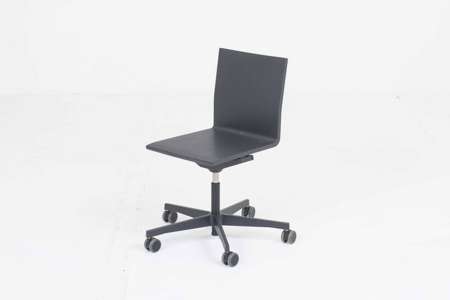 Vitra .04 office chair by Maarten Van Severen in Black Vintage