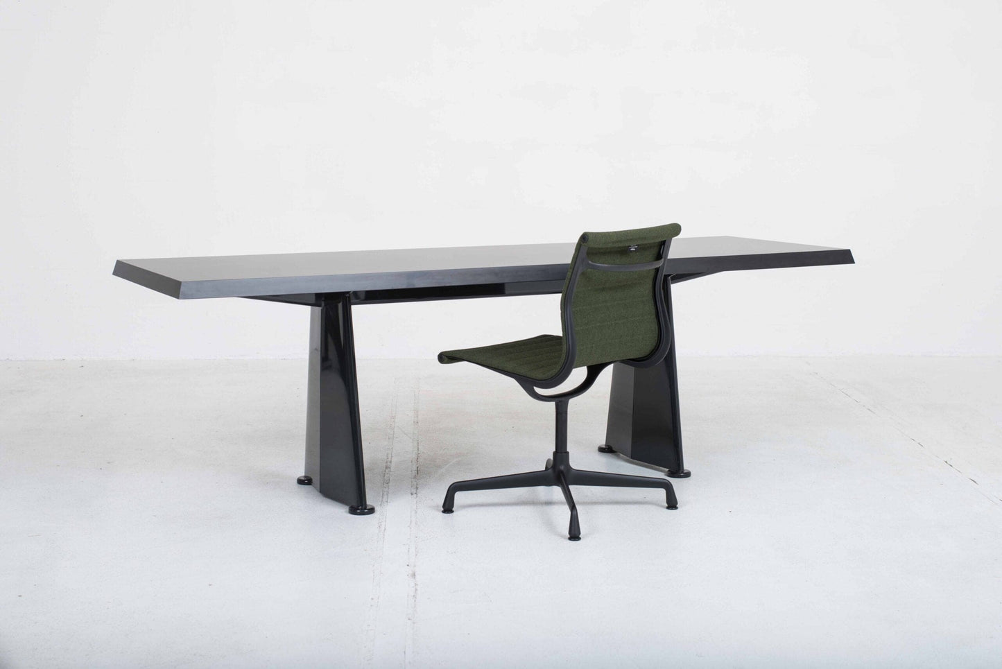 Vitra Trapèze Tisch von Jean Prouve in Schwarz