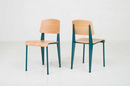 Vitra Standard Stuhl von Jean Prouvé in Eiche und Bleu Dynastie