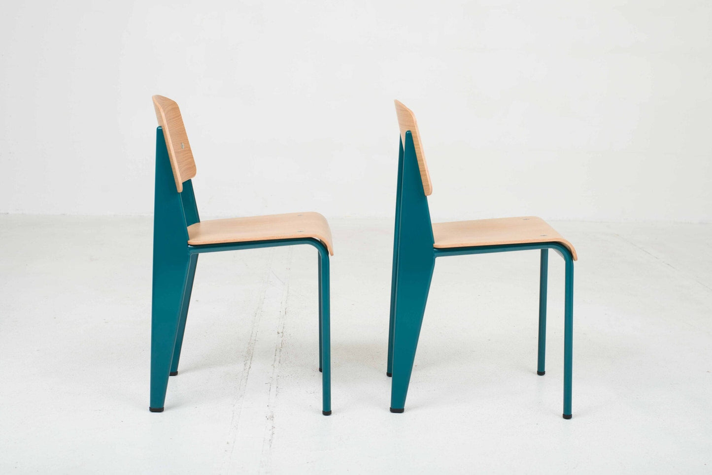 Vitra Standard Stuhl von Jean Prouvé in Eiche und Bleu Dynastie Vintage