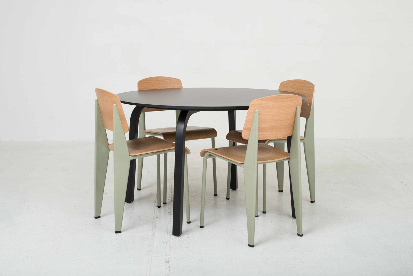 Vitra Standard Stuhl von Jean Prouvé in Eiche und Gris Vermeer Vintage