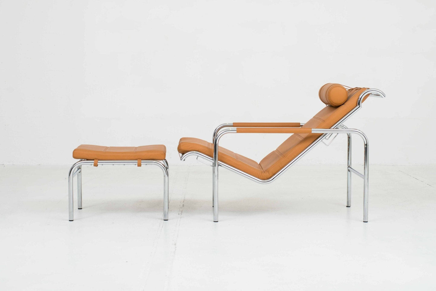 Zanotta Genni 920 lounger and ottoman by Gabriele Mucchi in Cognac Vintage