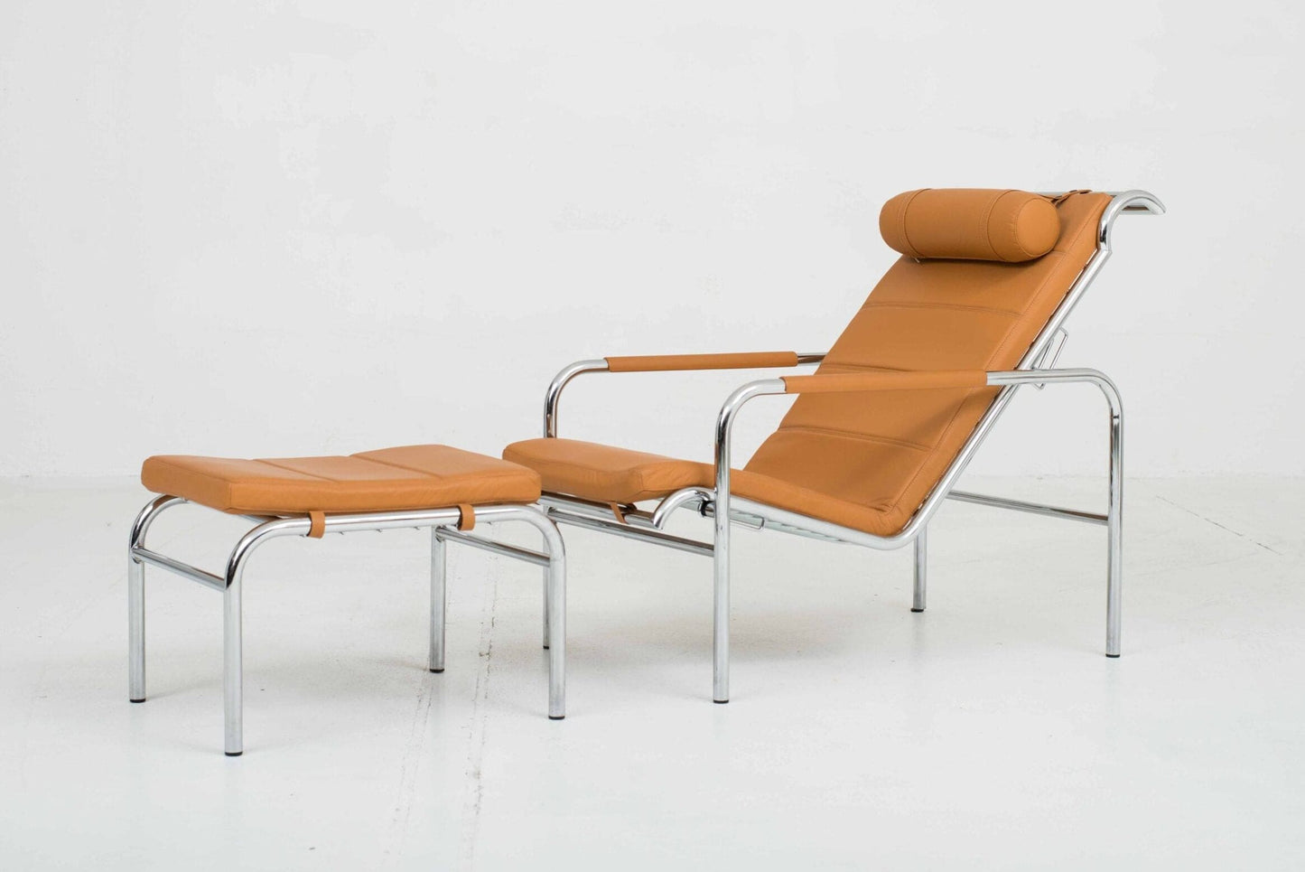 Zanotta Genni 920 lounger and ottoman by Gabriele Mucchi in Cognac Vintage