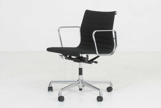 Vitra EA 117 office chair by Eames in Hopsak Black and polished aluminum Vintage
