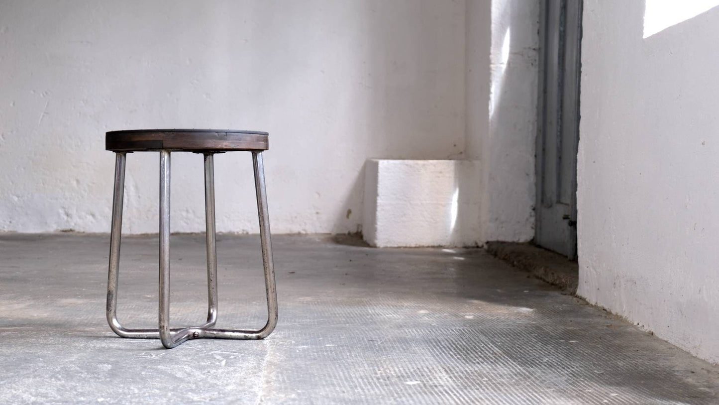 Round Bauhaus stool made of chrome-plated tubular steel, B77 design