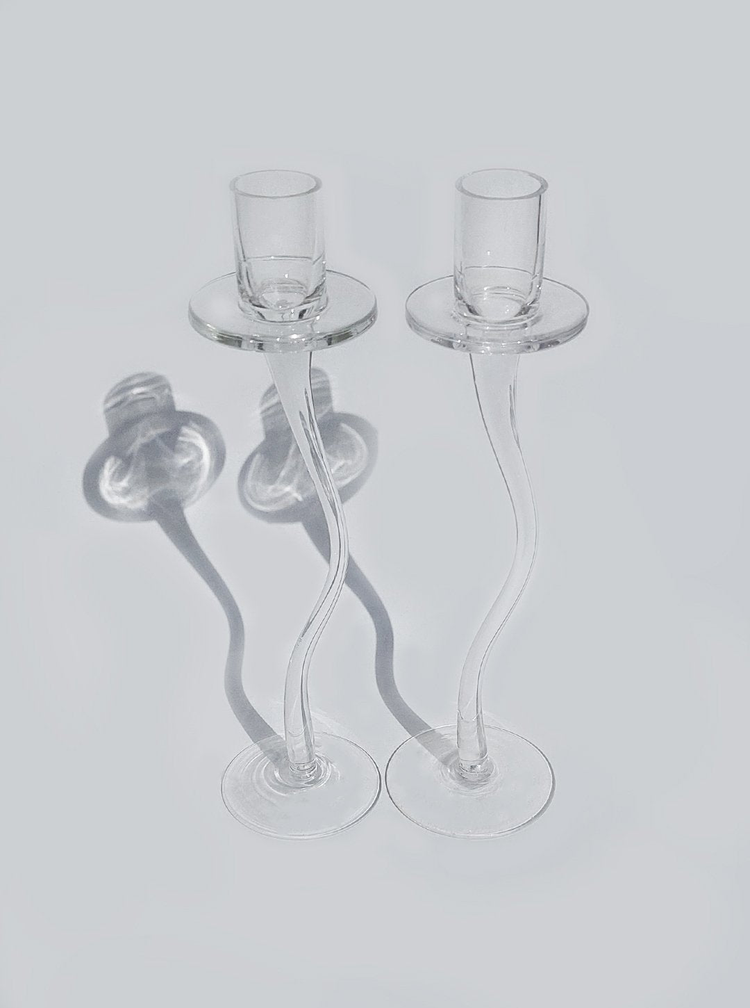 Wavy candle holders in a set – elegance for your home