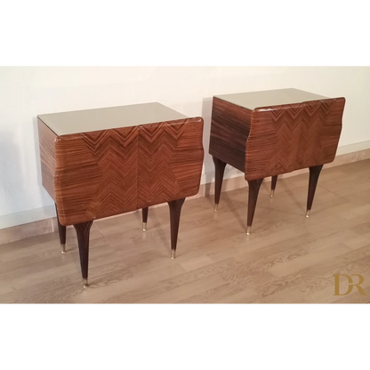 Nachttische in verschiedenen Ausführungen 1950er Jahre Mid Century Design Nachttisch Nachttisch Dario Raia Antiquitäten Modern Vintage 50er 60er 70er Jahre Moderne Nachttische Nachttisch Sideboard Nachttisch Art Deco Nachttisch Nachttisch aus Holz Nachttisch aus Walnuss Nachttisch mit Intarsien Nachttisch Moderner Nachttisch aus Messing aus der Mitte des Jahrhunderts Tischglas aus Kunstmarmorglas