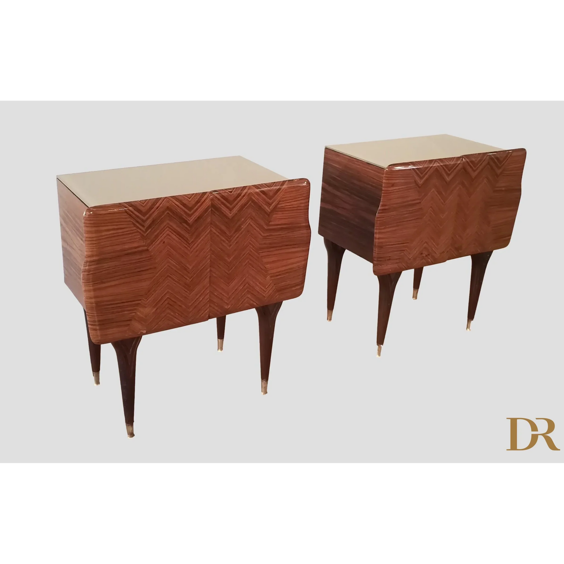 Nachttische in verschiedenen Ausführungen 1950er Jahre Mid Century Design Nachttisch Nachttisch Dario Raia Antiquitäten Modern Vintage 50er 60er 70er Jahre Moderne Nachttische Nachttisch Sideboard Nachttisch Art Deco Nachttisch Nachttisch aus Holz Nachttisch aus Walnuss Nachttisch mit Intarsien Nachttisch Moderner Nachttisch aus Messing aus der Mitte des Jahrhunderts Tischglas aus Kunstmarmorglas