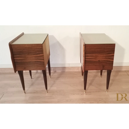 Nachttische in verschiedenen Ausführungen 1950er Jahre Mid Century Design Nachttisch Nachttisch Dario Raia Antiquitäten Modern Vintage 50er 60er 70er Jahre Moderne Nachttische Nachttisch Sideboard Nachttisch Art Deco Nachttisch Nachttisch aus Holz Nachttisch aus Walnuss Nachttisch mit Intarsien Nachttisch Moderner Nachttisch aus Messing aus der Mitte des Jahrhunderts Tischglas aus Kunstmarmorglas