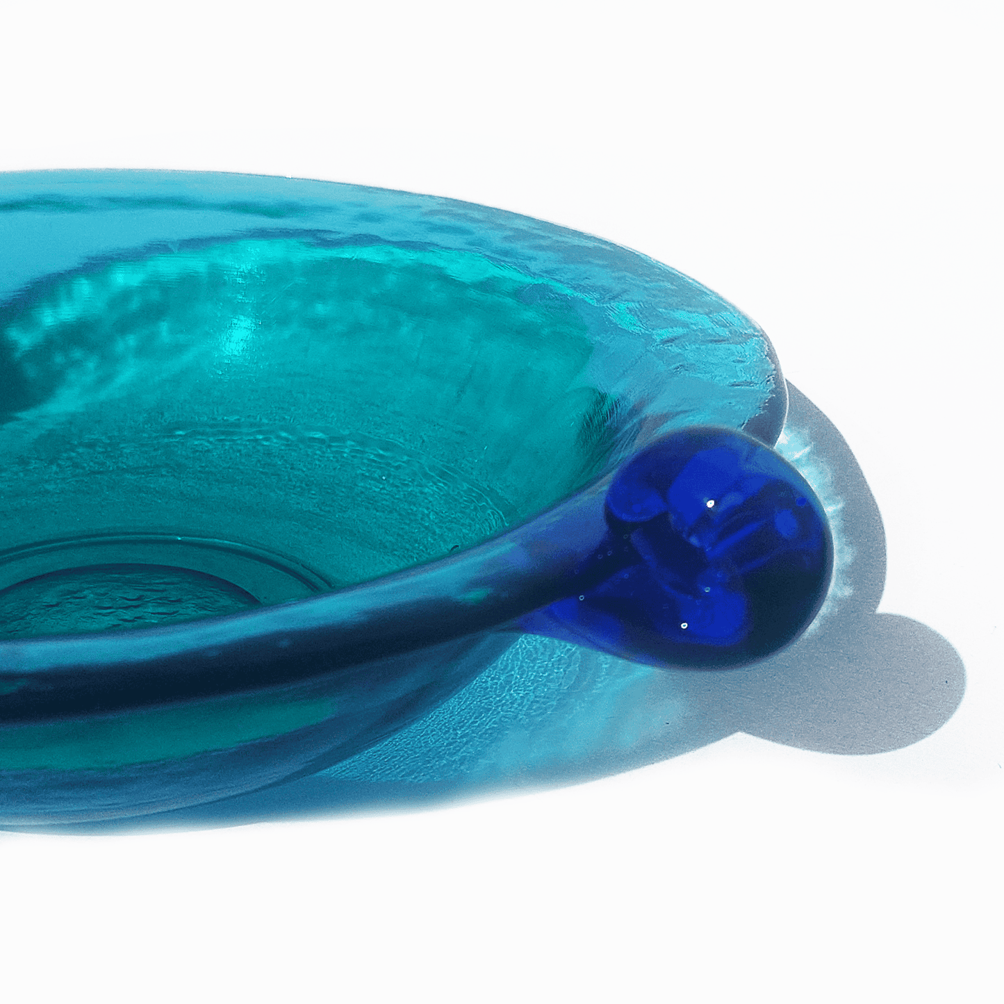 Aqua-Cup Vintage Fruit Bowl: Stylish Glass Shape in Turquoise