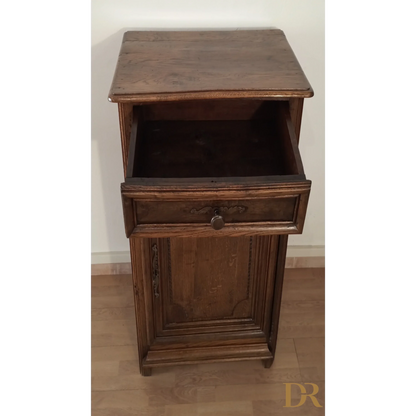 Niedriges Vintage-Sideboard aus dem Jahr 1700 aus Eichenholz. Kommode aus rustikalem Holz