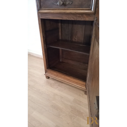 Niedriges Vintage-Sideboard aus dem Jahr 1700 aus Eichenholz. Kommode aus rustikalem Holz