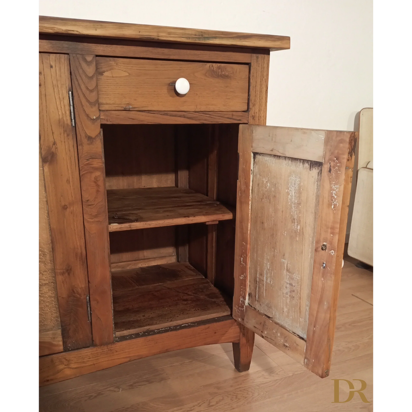 Niedriges rustikales Sideboard aus Kiefernholz, Süditalien, spätes 19. Jahrhundert