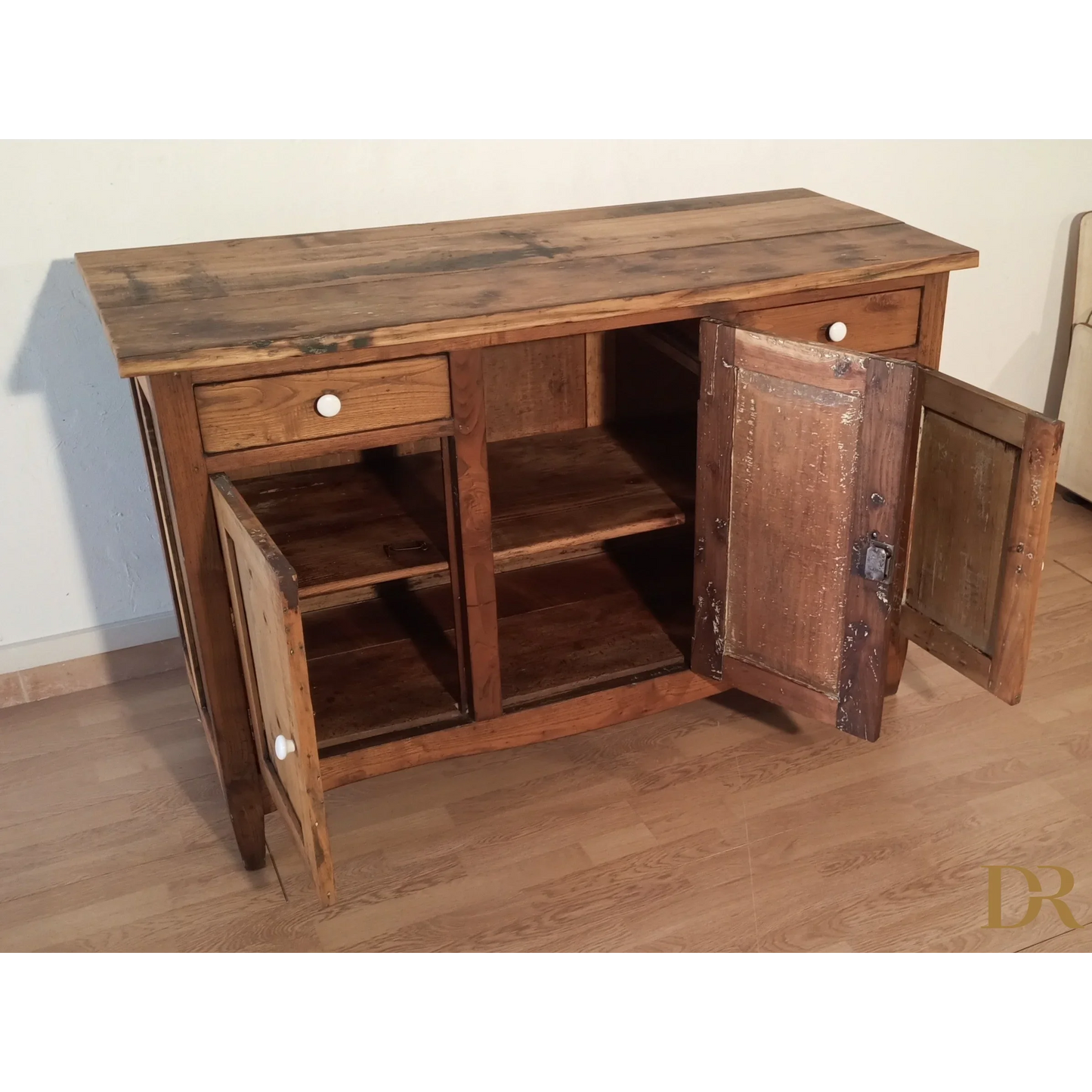 Niedriges rustikales Sideboard aus Kiefernholz, Süditalien, spätes 19. Jahrhundert