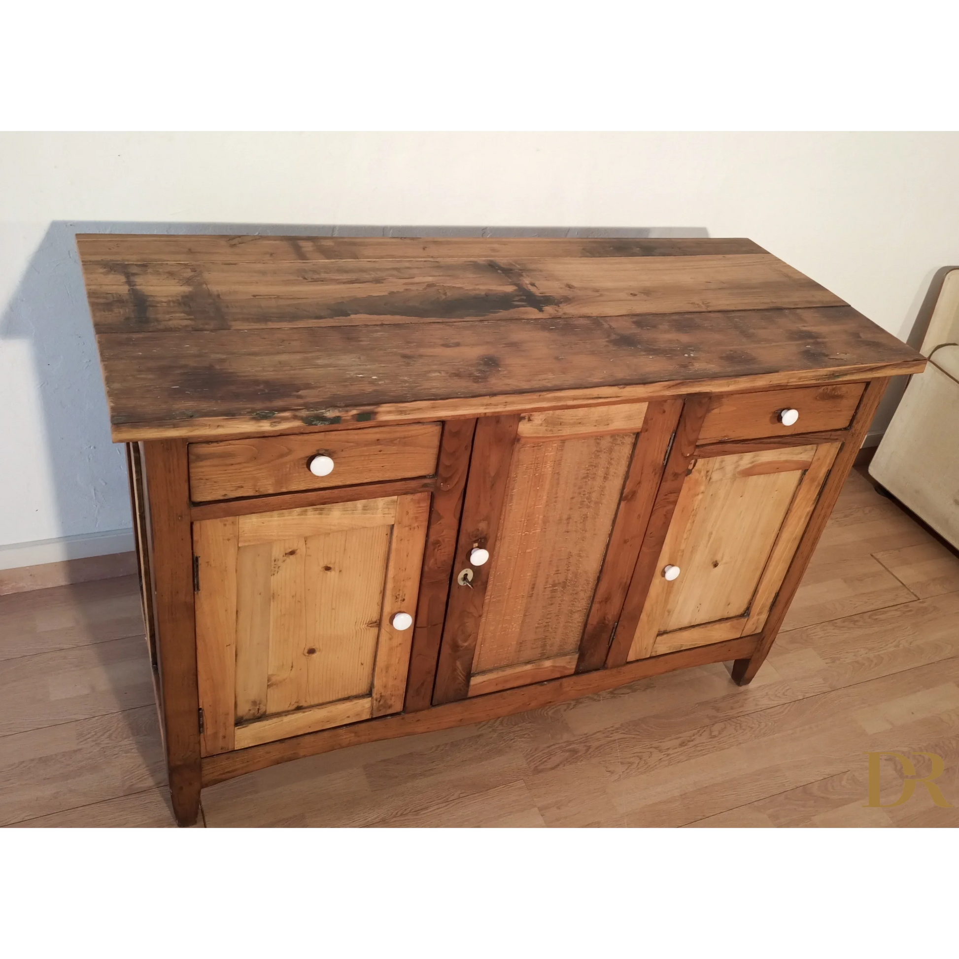 Niedriges rustikales Sideboard aus Kiefernholz, Süditalien, spätes 19. Jahrhundert