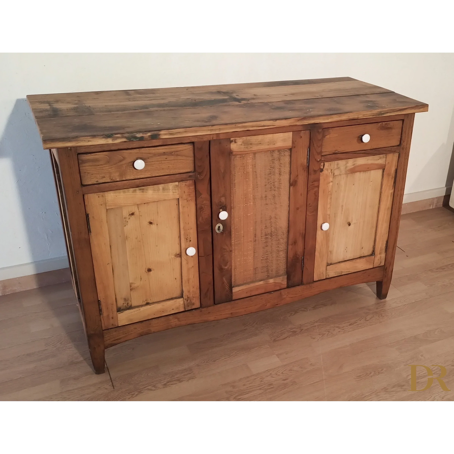 Niedriges rustikales Sideboard aus Kiefernholz, Süditalien, spätes 19. Jahrhundert