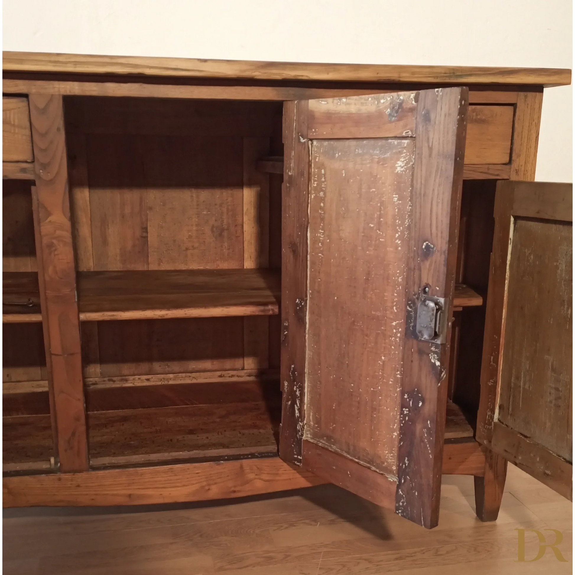 Niedriges rustikales Sideboard aus Kiefernholz, Süditalien, spätes 19. Jahrhundert