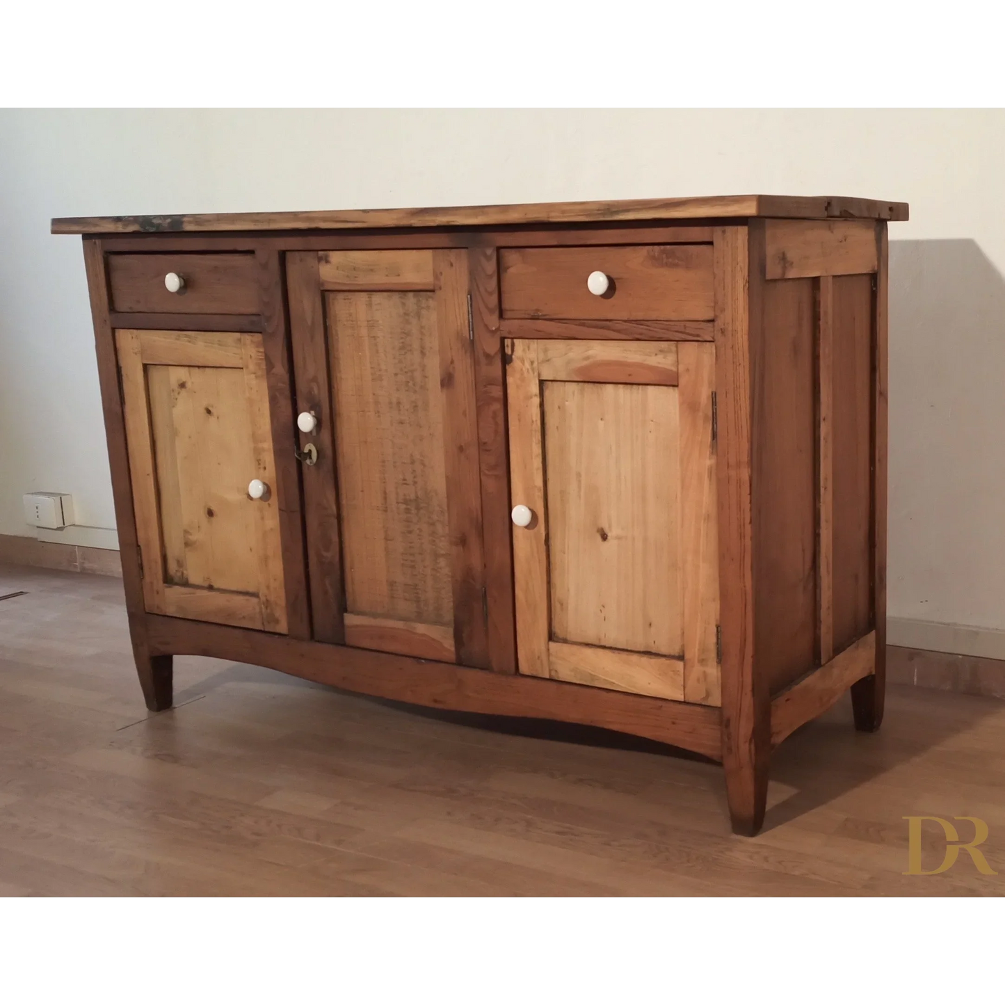 Niedriges rustikales Sideboard aus Kiefernholz, Süditalien, spätes 19. Jahrhundert