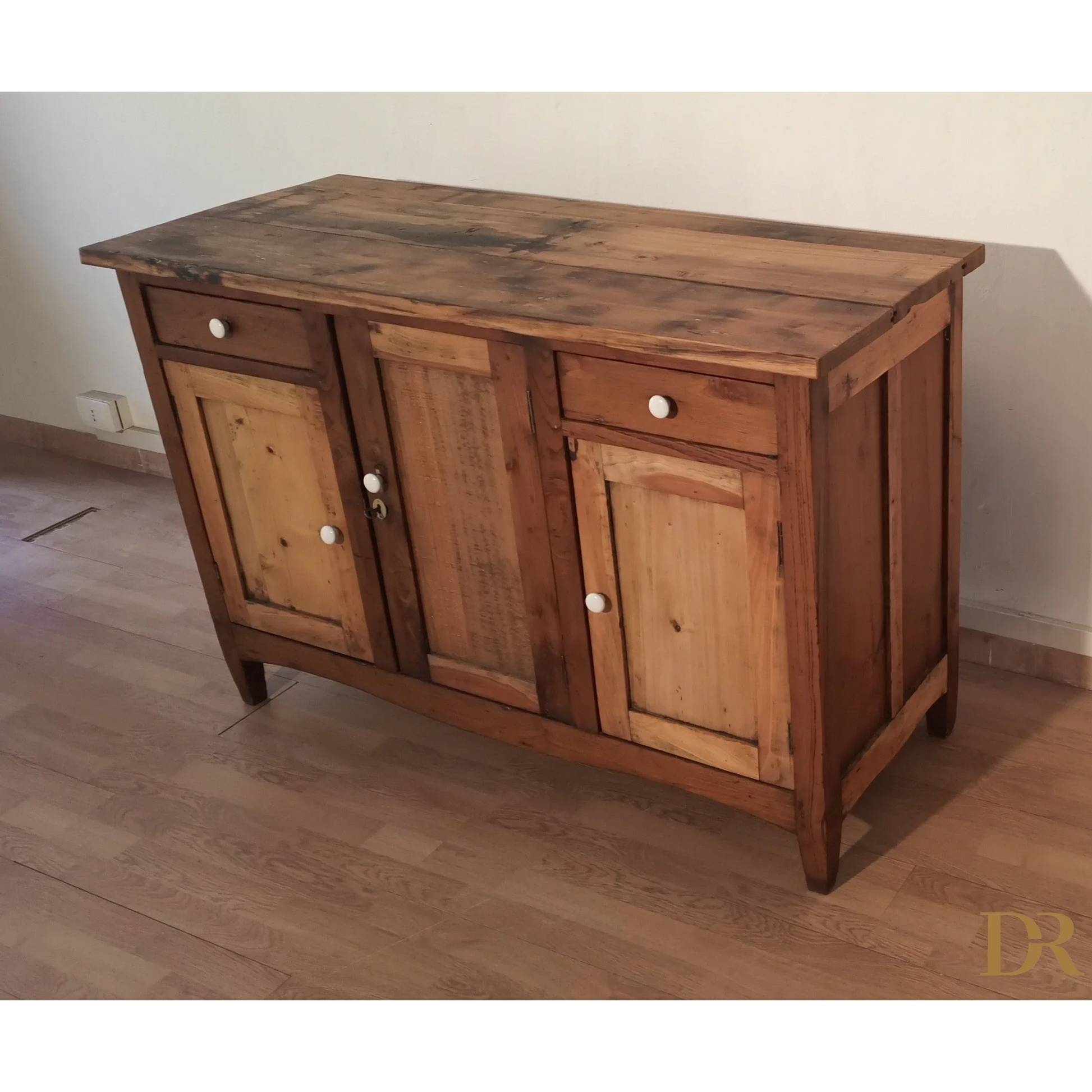 Niedriges rustikales Sideboard aus Kiefernholz, Süditalien, spätes 19. Jahrhundert