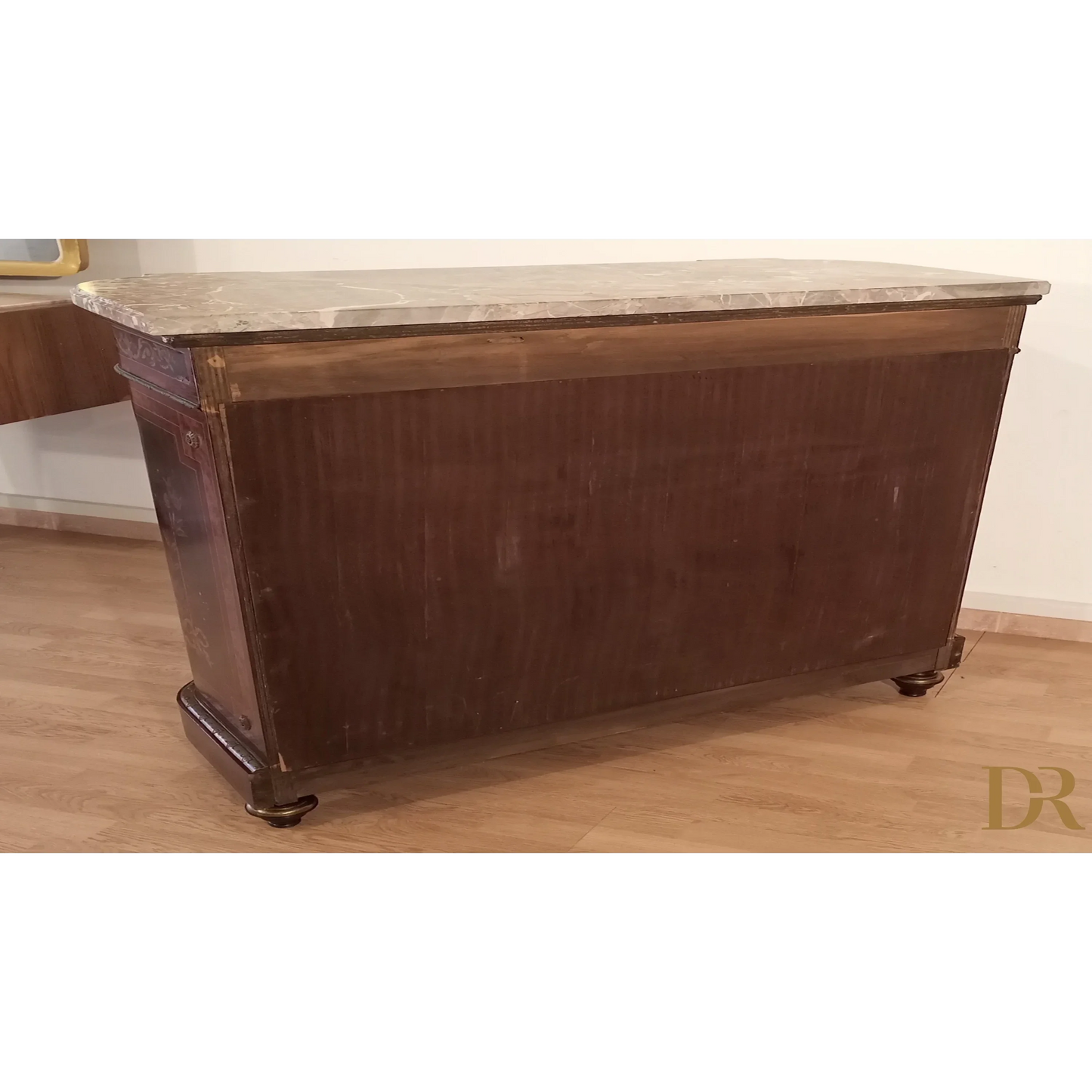 Sideboard mit Intarsien aus Messing, Marmor, Applikationen aus dem 20. Jahrhundert und verschiedenen Holzarten