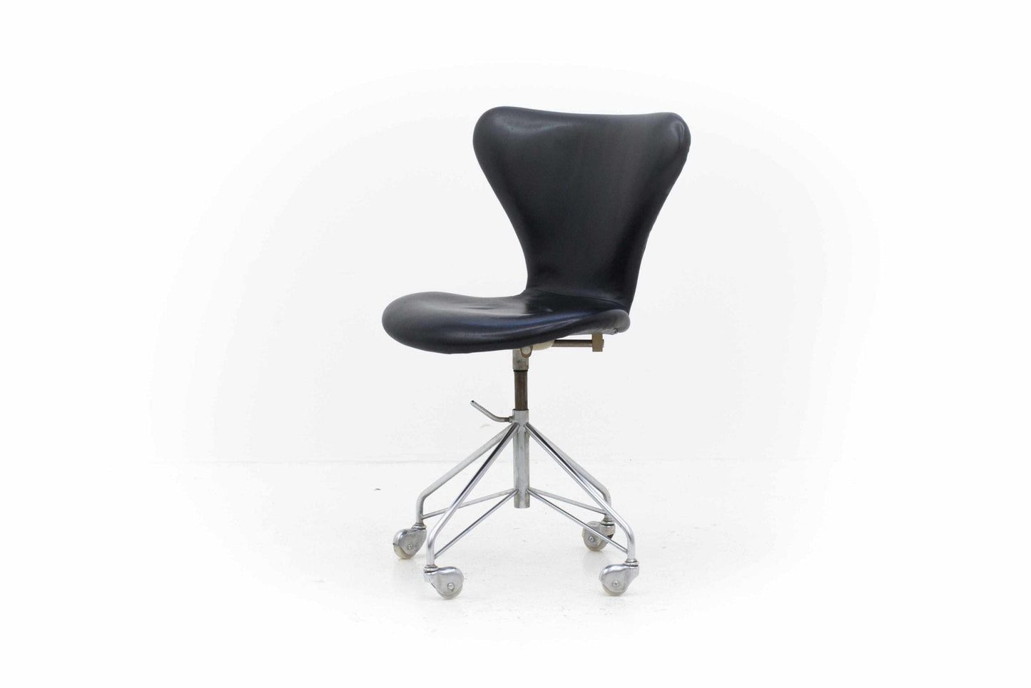 Arne Jacobsen 3117 office chair by Fritz Hansen Vintage