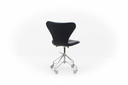 Arne Jacobsen 3117 office chair by Fritz Hansen Vintage