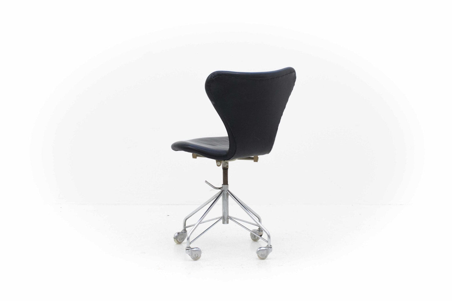 Arne Jacobsen 3117 office chair by Fritz Hansen Vintage