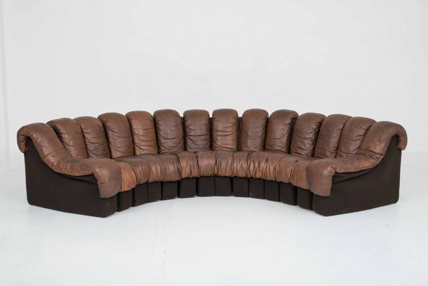 De Sede DS 600 "Tatzelwurm" Sofa in dunkelbraunem Naturleder Vintage