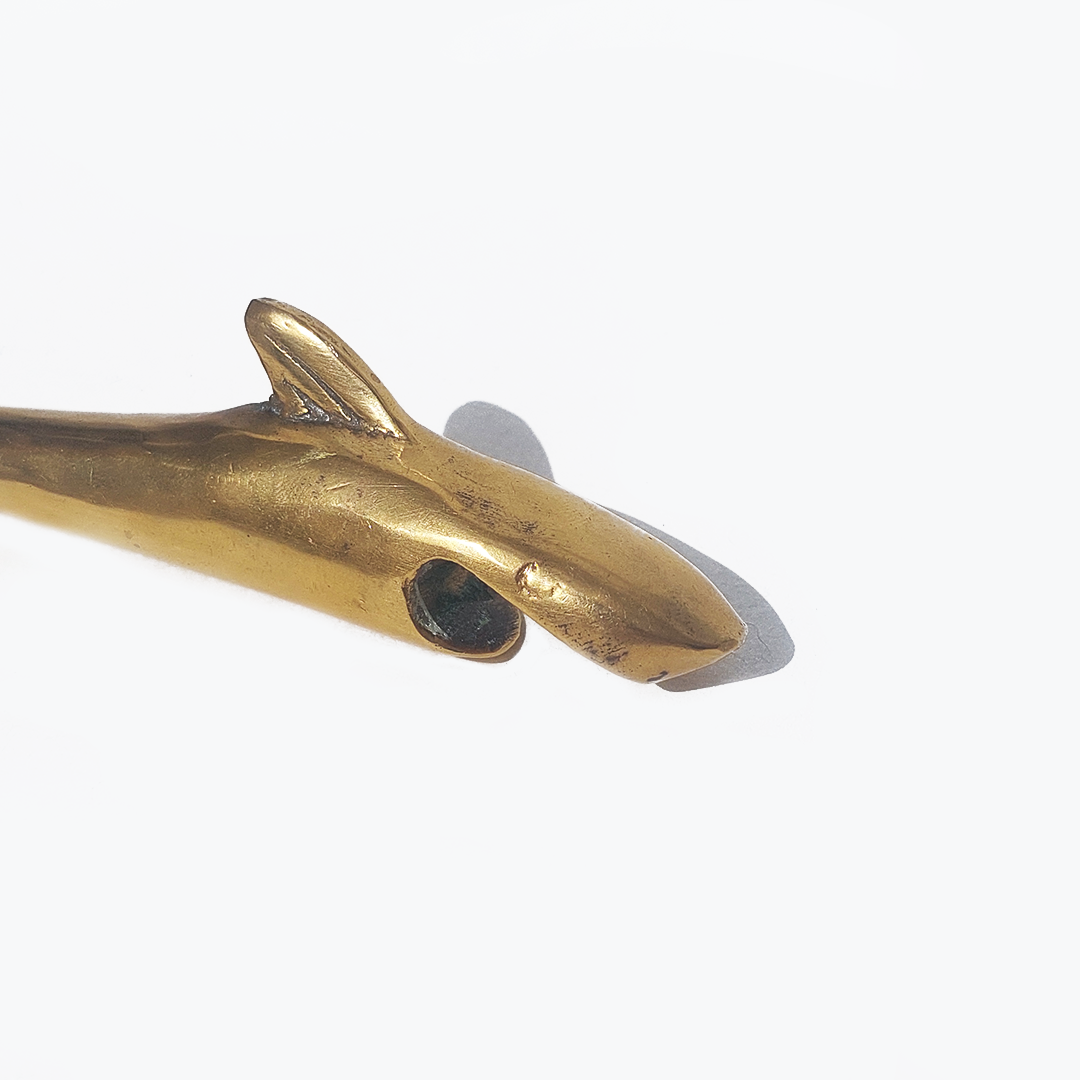 Vintage bottle opener shark: vintage brass in elegant gold tone