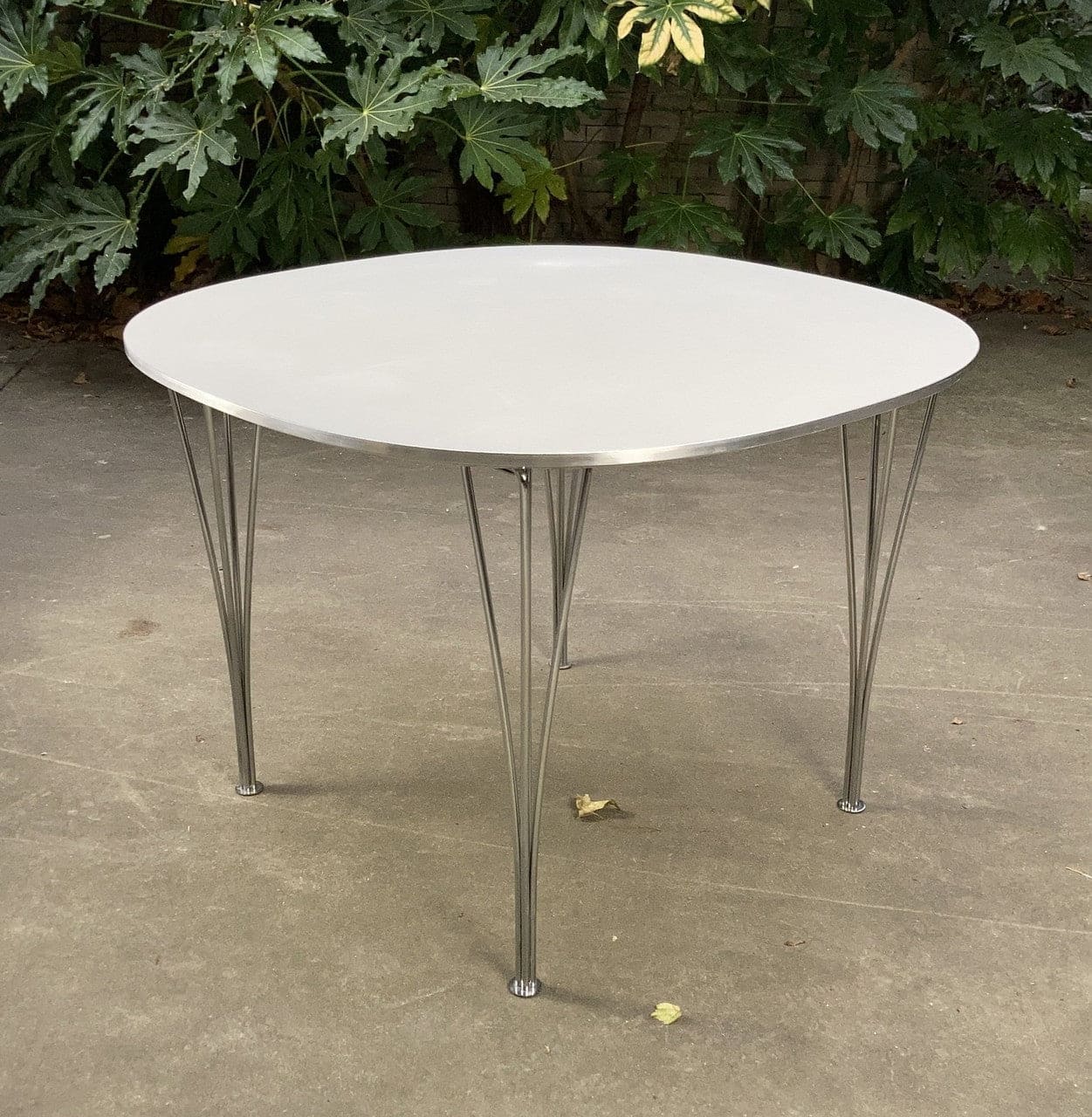 Table vintage Fritz Hansen table à manger B603 Supercirculaire