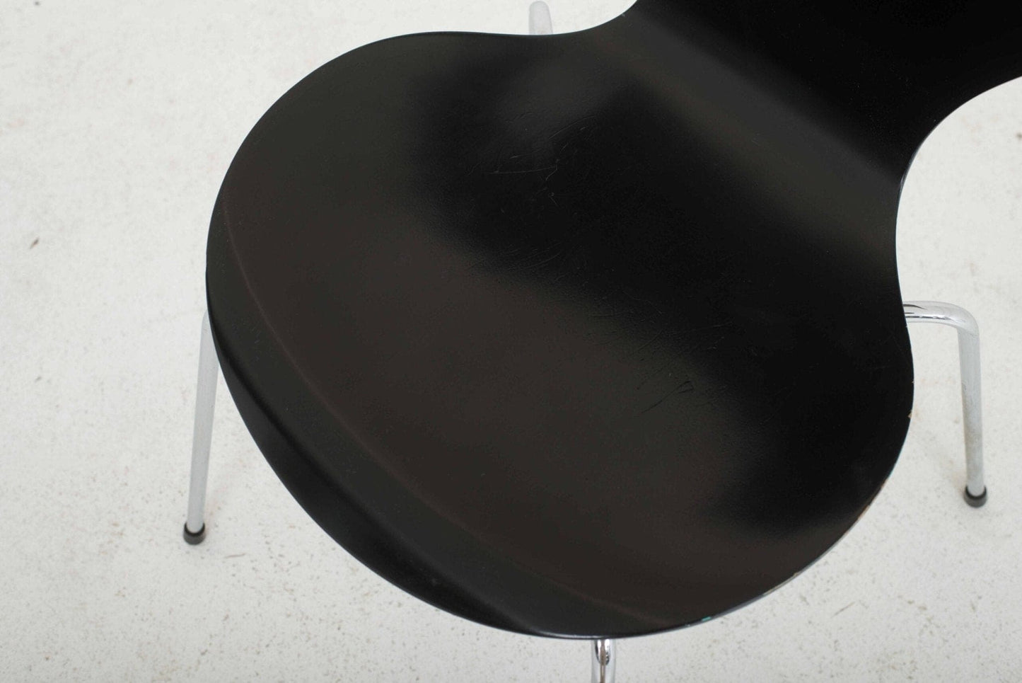Fritz Hansen 3107 chairs by Arne Jacobsen in black