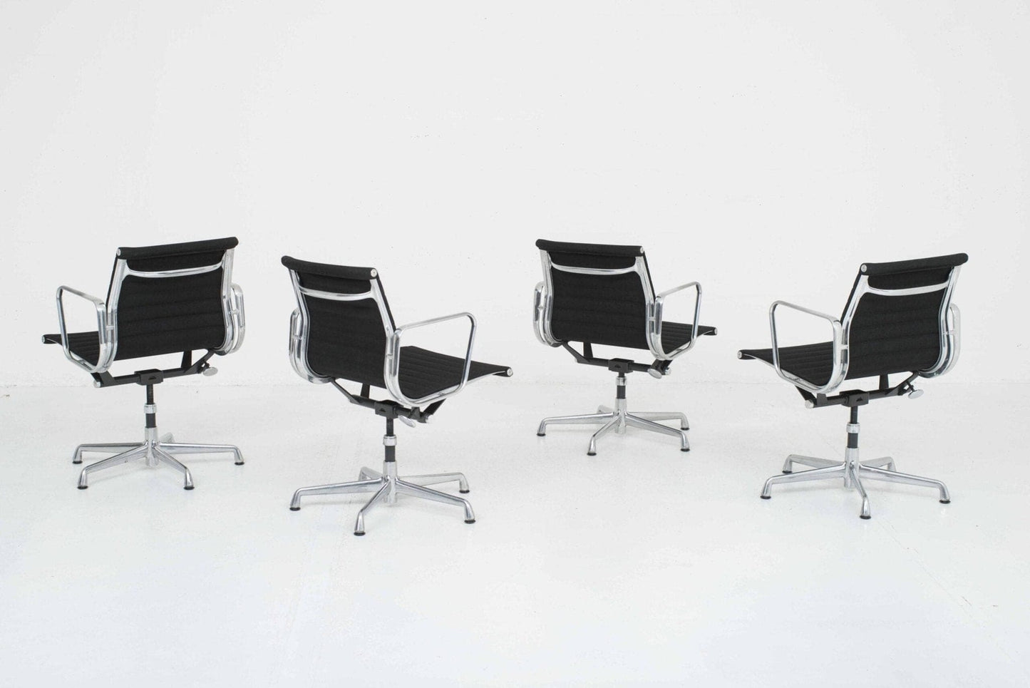 Herman Miller Eames EA 117 Bürostuhl- Schwarz- Aluminium poliert Vintage