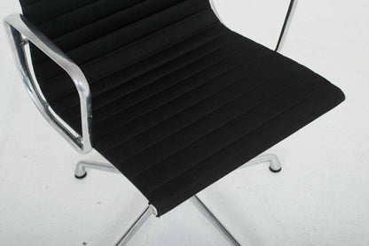 Chaise de Bureau Herman Miller Eames EA 117 - Noir - Aluminium Poli Vintage