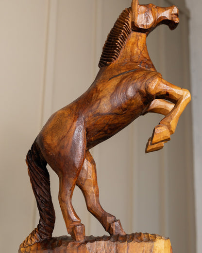 Sculpture cheval en bois des années 60, figure d'étalon montante sculptée XXL, décoration moderne milieu de siècle, cadeau pour lui vintage