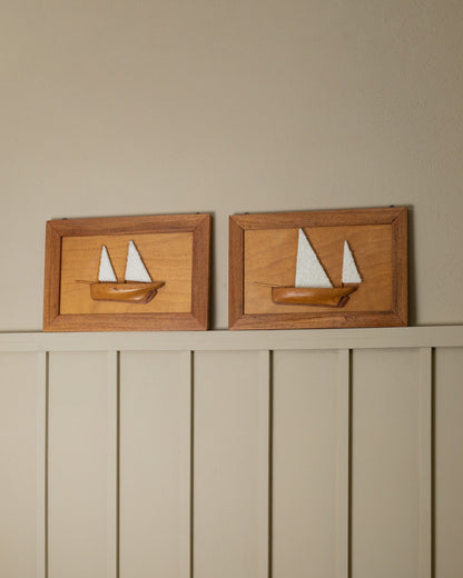 Set of 2 wooden boat wall art plastic sailboats with bouclé wool sails gift for sailing enthusiasts France 1960s vintage