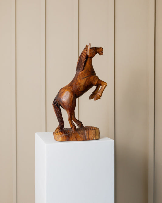 Sculpture cheval en bois des années 60, figure d'étalon montante sculptée XXL, décoration moderne milieu de siècle, cadeau pour lui vintage