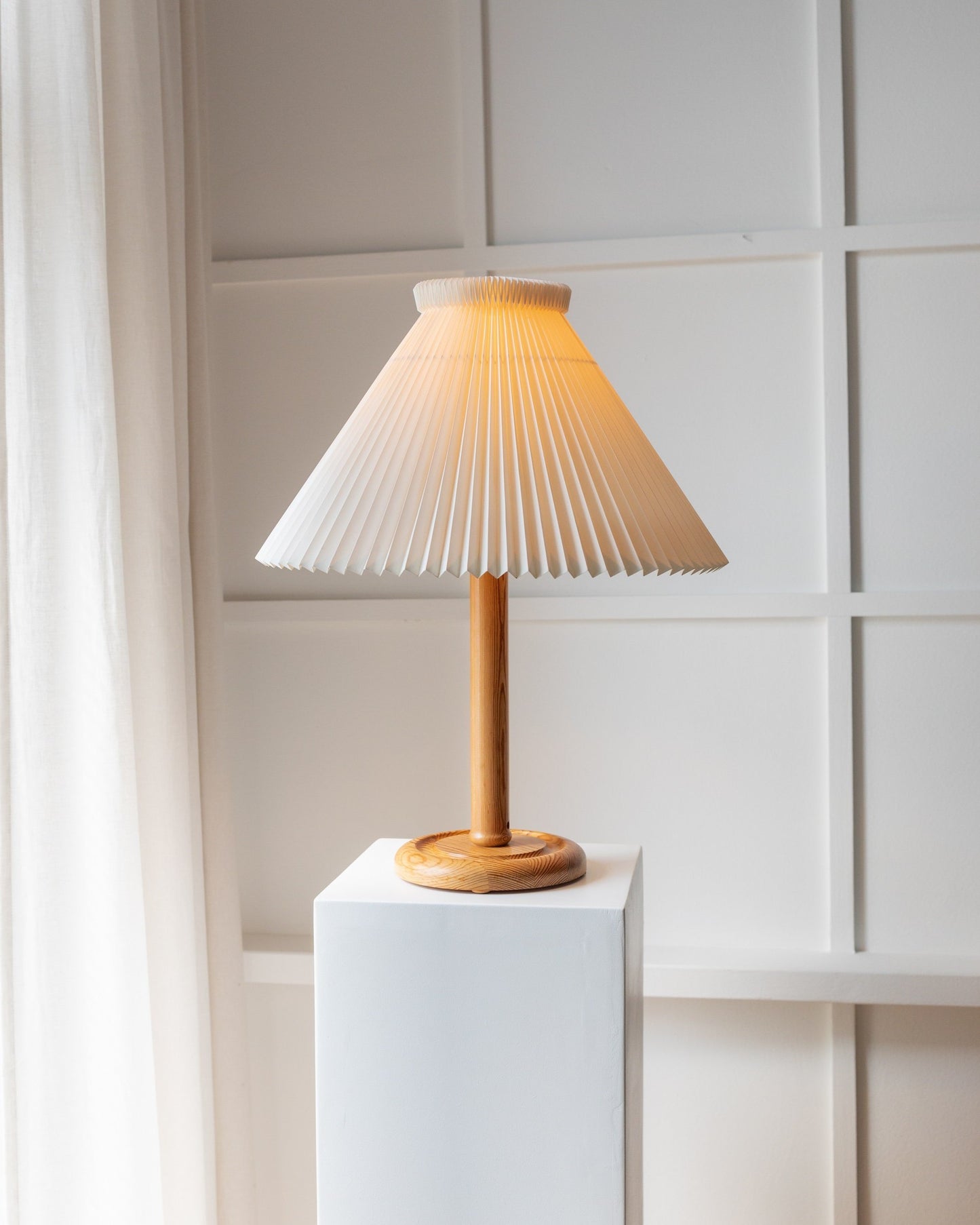 Solbackens Svarveri table lamp with Kaare Klint lampshades Mid-Century design Sweden wooden lamp 60s vintage