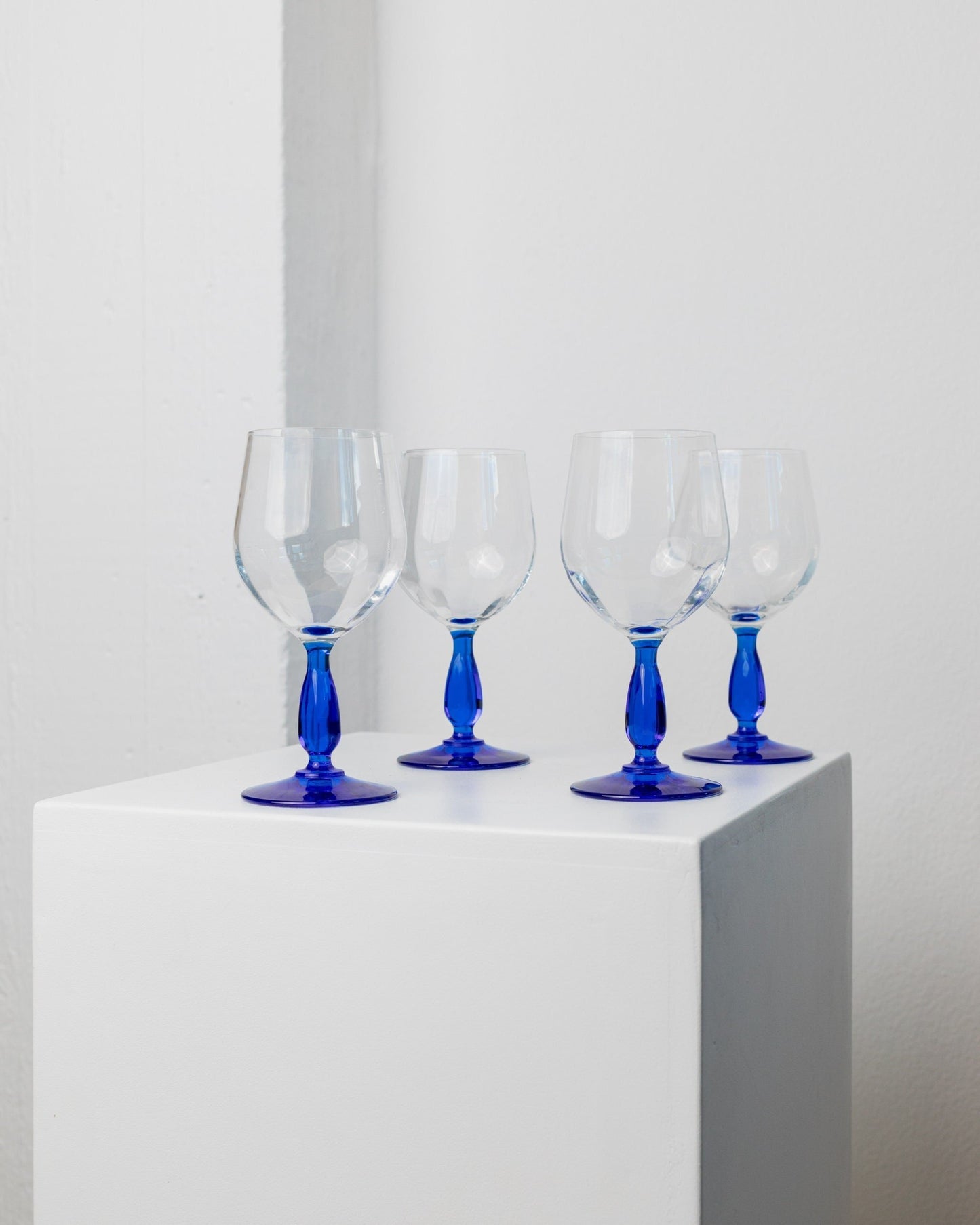 4 wine glasses from Italy 1980s set of 2 drinking glasses royal blue elegant design, high quality MCM Vintage