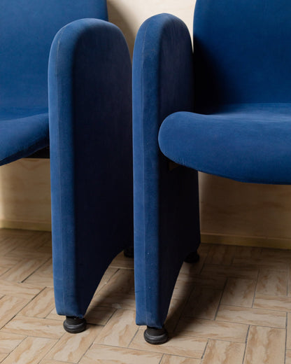 Ensemble de 2 fauteuils emblématiques en velours, chaises de salle à manger bleues, design du milieu du siècle, Italie, années 1970