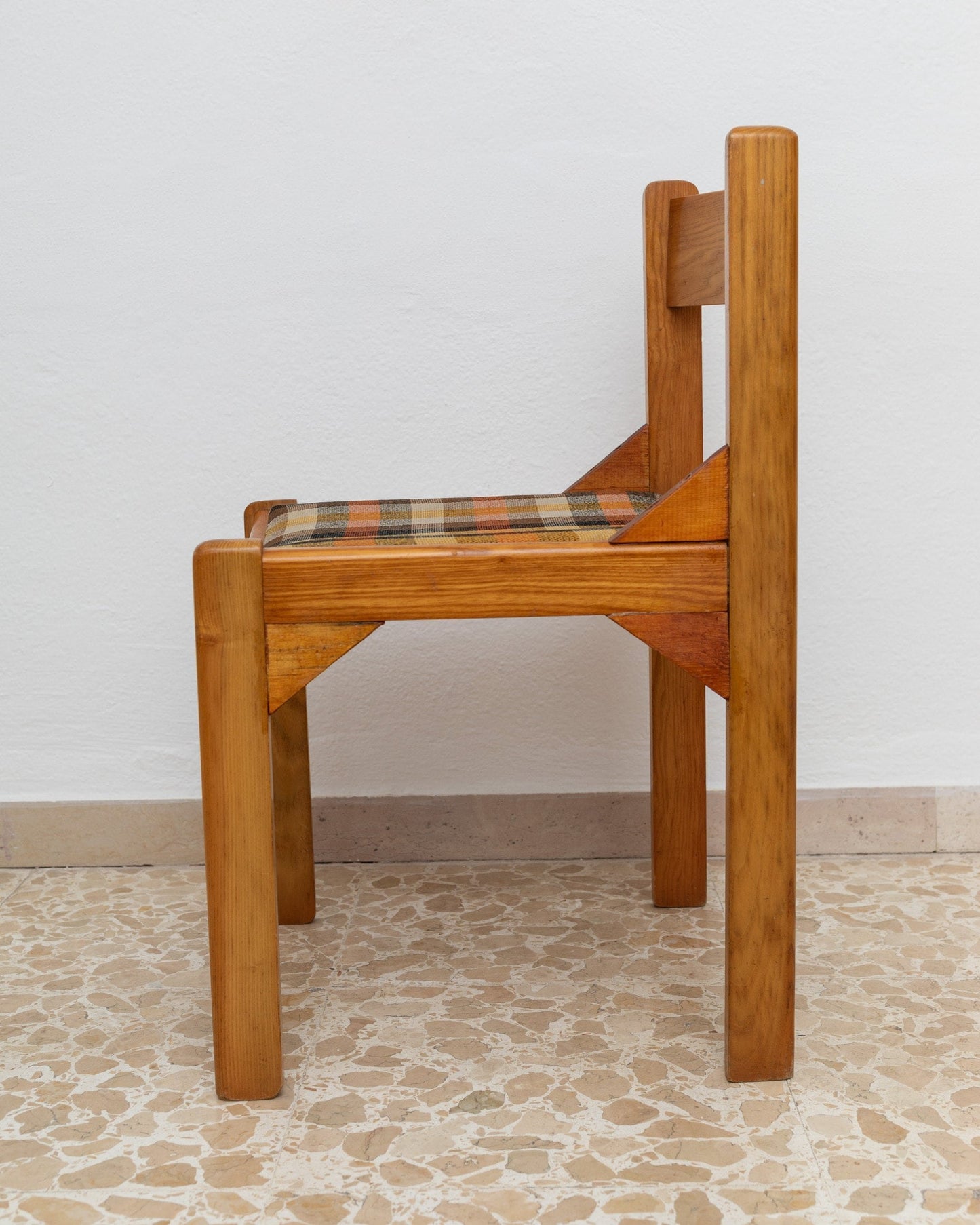 Chaise italienne en bois et assise à carreaux Mid Century Design Italie Années 60 Vintage