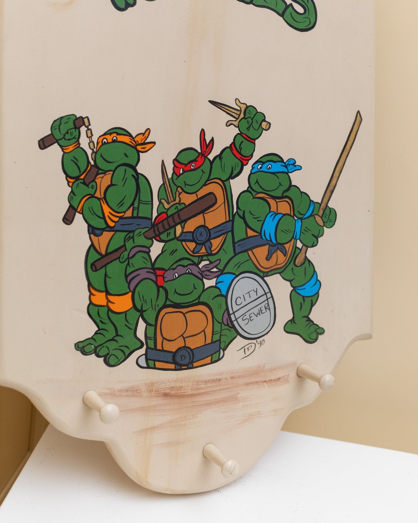 Teen Mutant Ninja Turtles Armoire en bois peinte à la main fabriquée en Italie années 1990 vintage