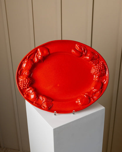 XL assiette en céramique ovale années 1980 glaçure rouge relief de fruits design du milieu du siècle Italie vintage